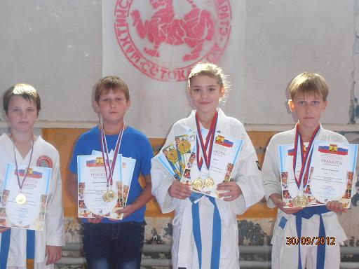 Чемпионы: Ивлева Дарья, Лозинов Даниил,Куликов Николай, Зубков Владислав